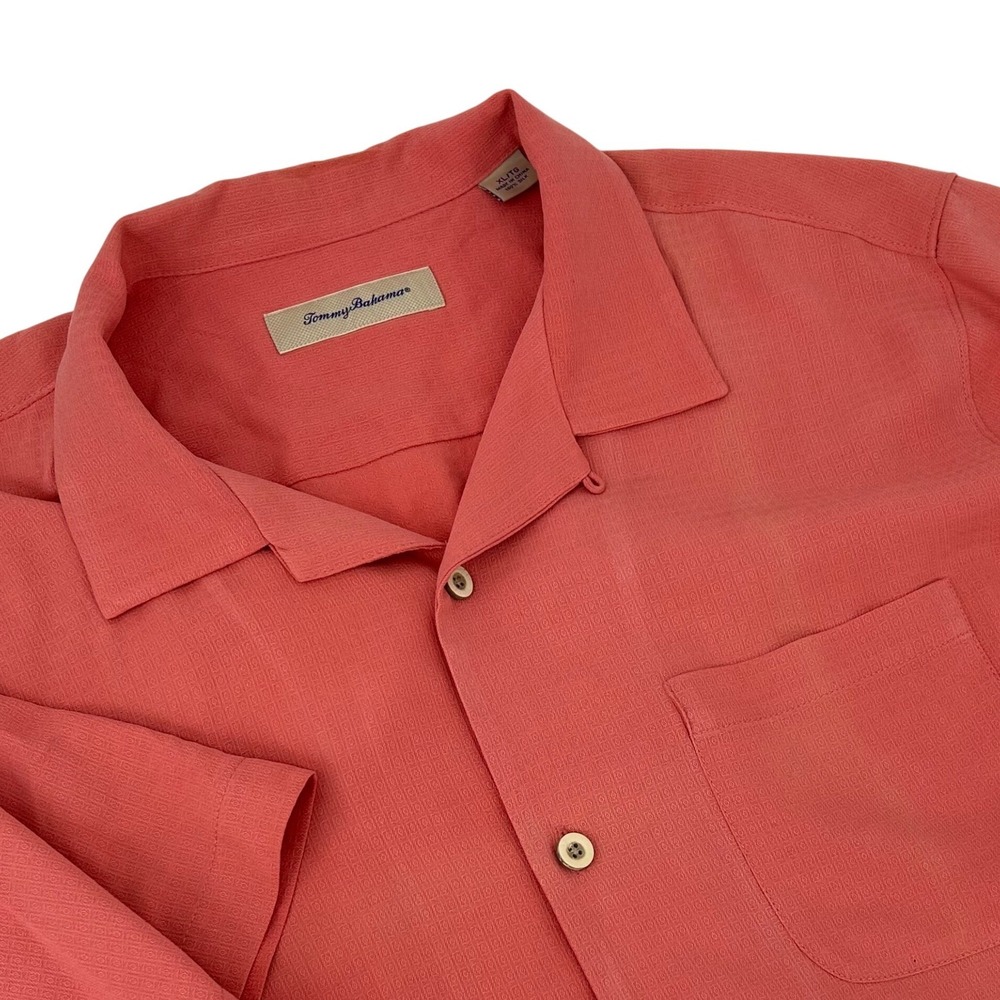 Tommy Bahama Silk Camp Shirt XL Coral Pink Textured Short Sleeve Button Down